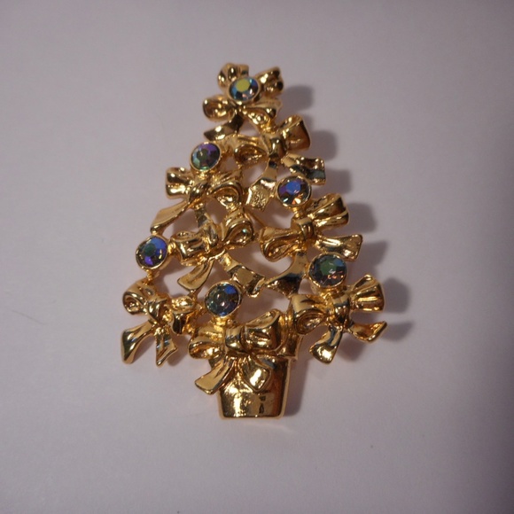 Avon Gold Tone Ribbon Christmas Tree Pin Brooch Avon Gold Tone Ribbon Christmas Tree Pin Brooch